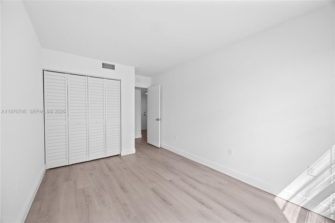 For Sale: $125,000 (2 beds, 2 baths, 940 Square Feet)
