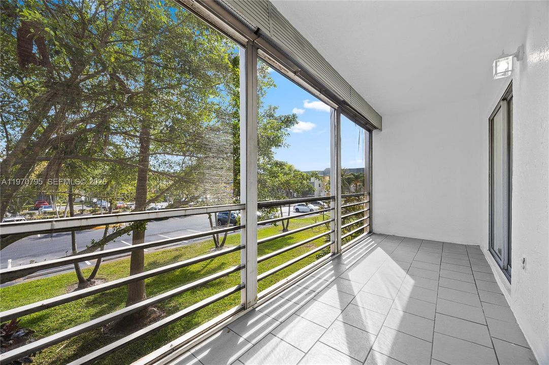 For Sale: $125,000 (2 beds, 2 baths, 940 Square Feet)