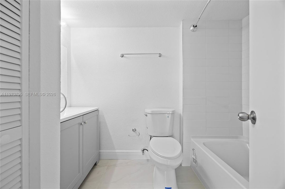 For Sale: $125,000 (2 beds, 2 baths, 940 Square Feet)