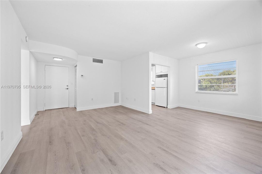 For Sale: $125,000 (2 beds, 2 baths, 940 Square Feet)