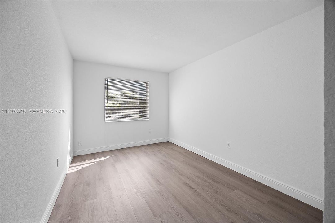 For Sale: $125,000 (2 beds, 2 baths, 940 Square Feet)