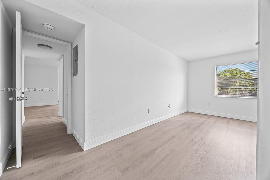 For Sale: $125,000 (2 beds, 2 baths, 940 Square Feet)