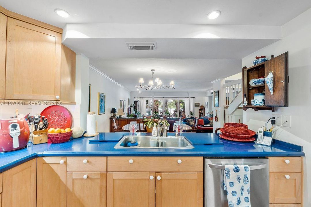 En Venta: $980,000 (3 camas, 2 baños, 1923 Pies cuadrados)
