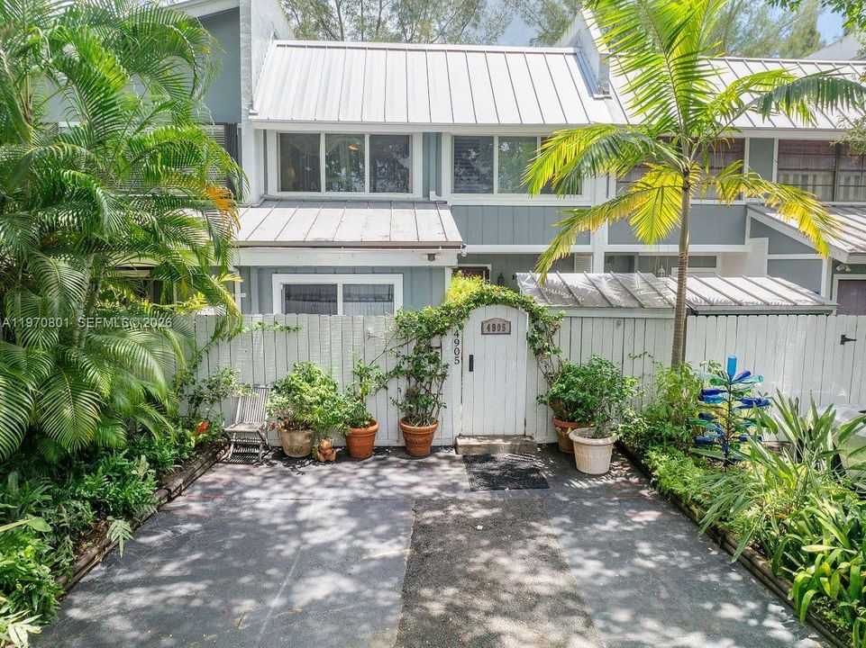 En Venta: $980,000 (3 camas, 2 baños, 1923 Pies cuadrados)