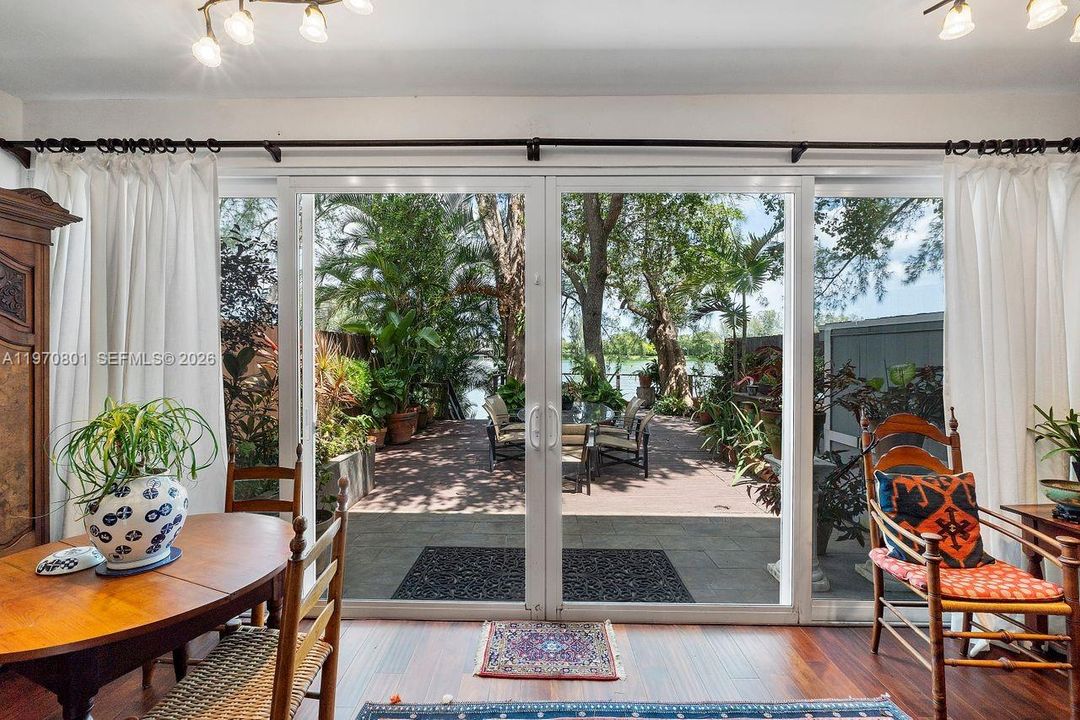 En Venta: $980,000 (3 camas, 2 baños, 1923 Pies cuadrados)