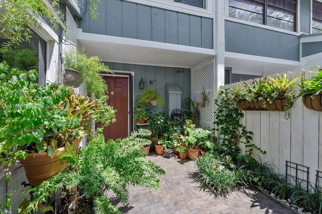 En Venta: $980,000 (3 camas, 2 baños, 1923 Pies cuadrados)