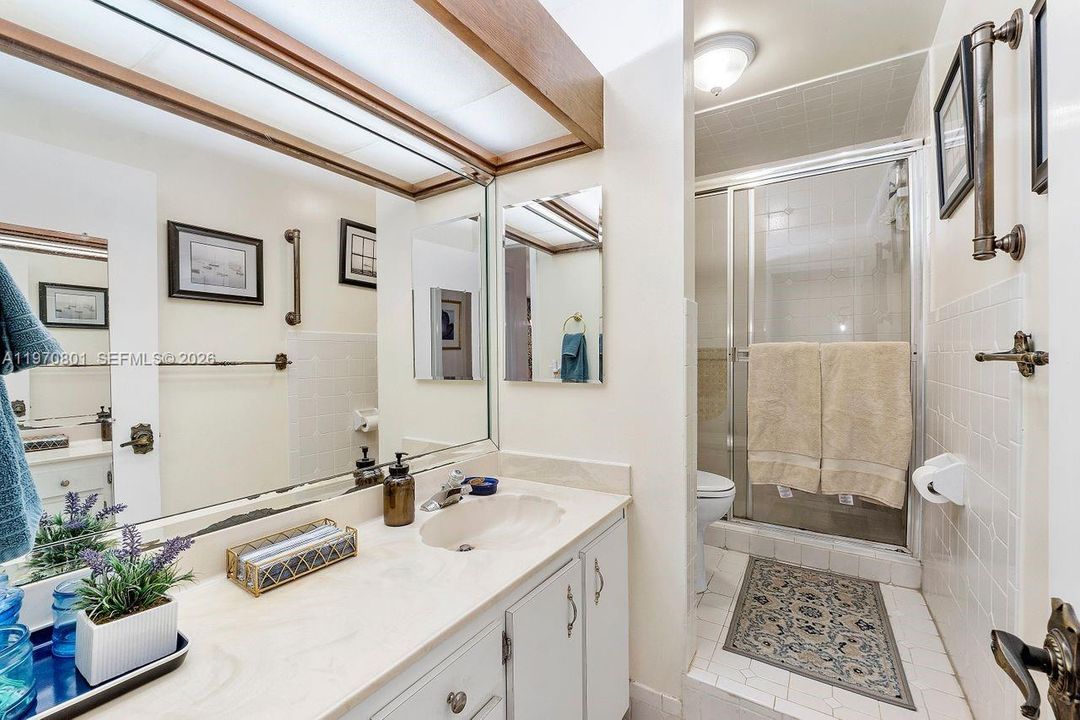 En Venta: $980,000 (3 camas, 2 baños, 1923 Pies cuadrados)