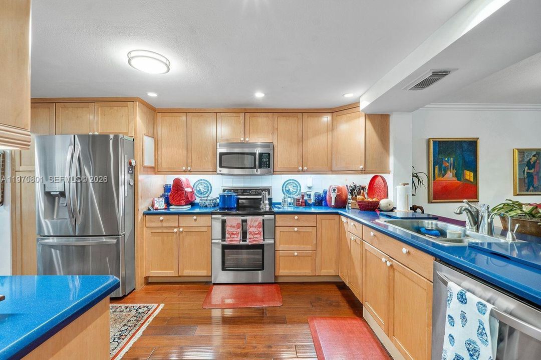 En Venta: $980,000 (3 camas, 2 baños, 1923 Pies cuadrados)