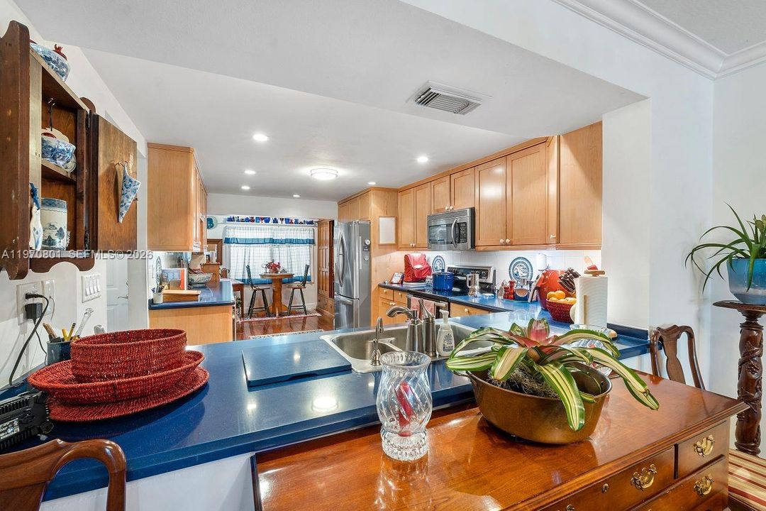En Venta: $980,000 (3 camas, 2 baños, 1923 Pies cuadrados)
