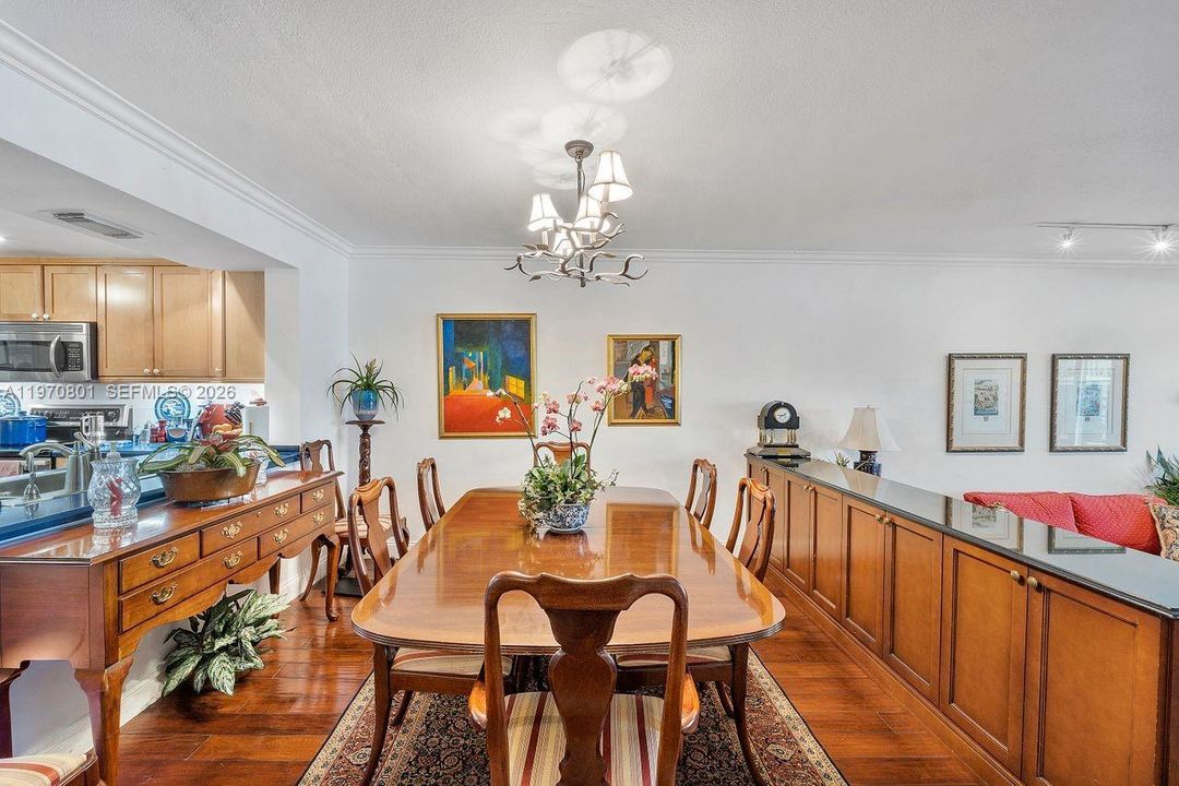 En Venta: $980,000 (3 camas, 2 baños, 1923 Pies cuadrados)