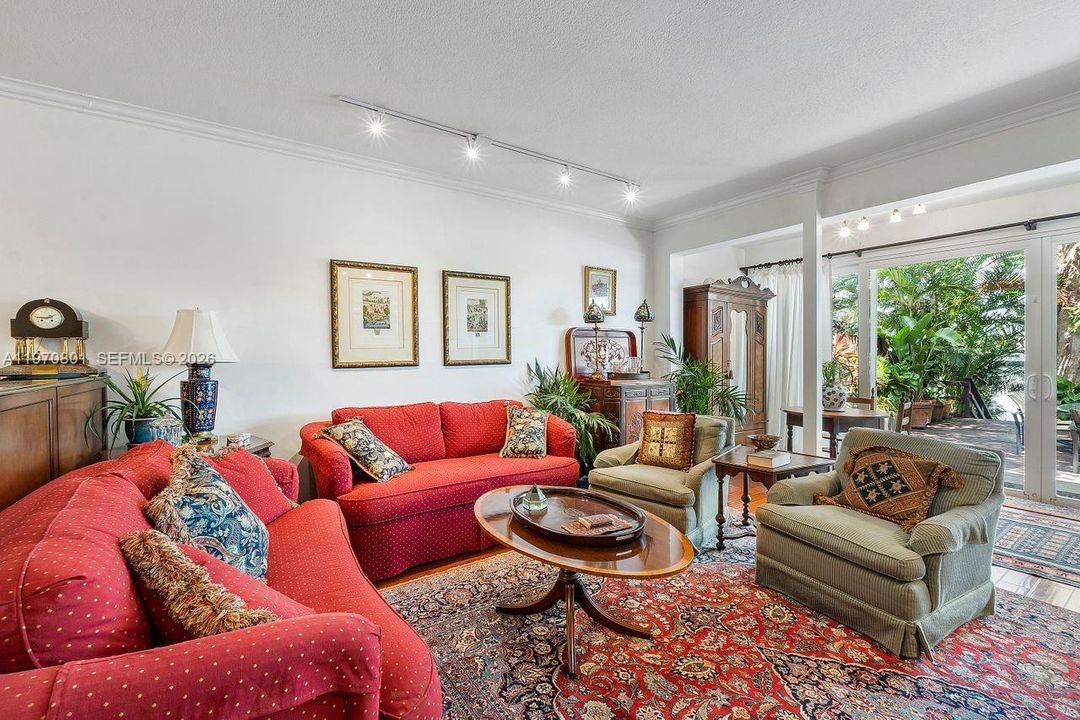 En Venta: $980,000 (3 camas, 2 baños, 1923 Pies cuadrados)