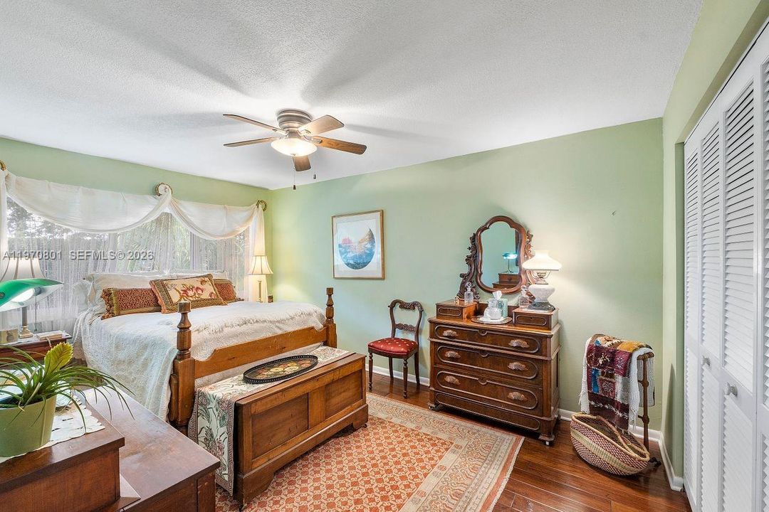 En Venta: $980,000 (3 camas, 2 baños, 1923 Pies cuadrados)