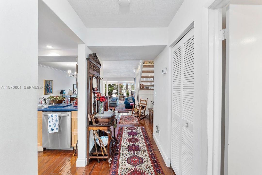 En Venta: $980,000 (3 camas, 2 baños, 1923 Pies cuadrados)