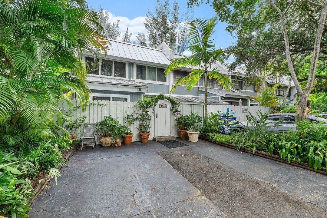 En Venta: $980,000 (3 camas, 2 baños, 1923 Pies cuadrados)