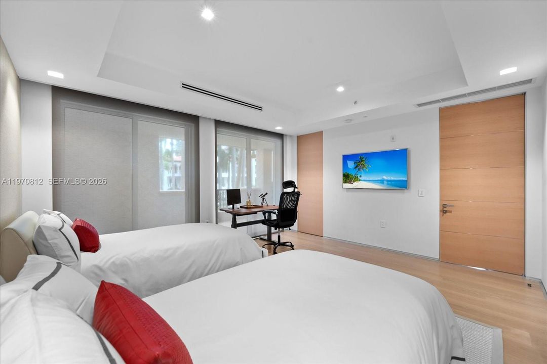 В аренду: $48,000 (4 спален, 4 ванн, 4010 Квадратных фут)