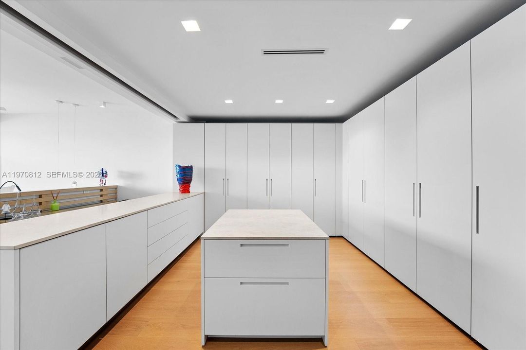 В аренду: $48,000 (4 спален, 4 ванн, 4010 Квадратных фут)