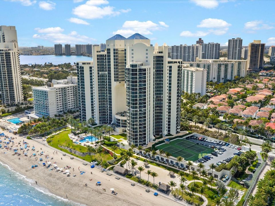 Active With Contract: $1,680,000 (3 beds, 2 baths, 2420 Square Feet)