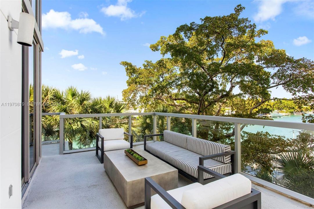 En Venta: $1,880,000 (3 camas, 3 baños, 1882 Pies cuadrados)