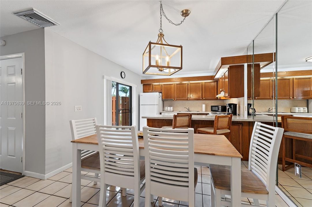 Recently Rented: $1,800 (2 beds, 2 baths, 1288 Square Feet)