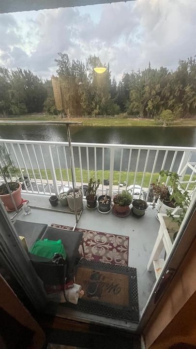 For Sale: $185,000 (2 beds, 2 baths, 1012 Square Feet)