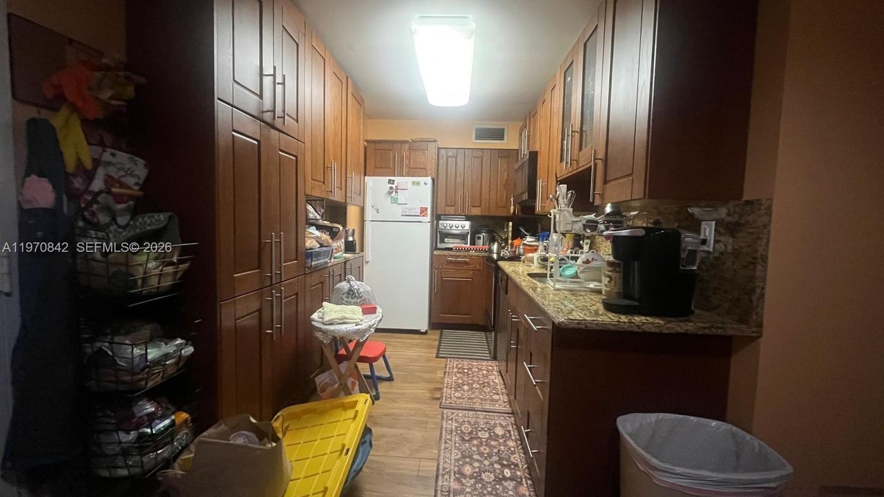 For Sale: $185,000 (2 beds, 2 baths, 1012 Square Feet)