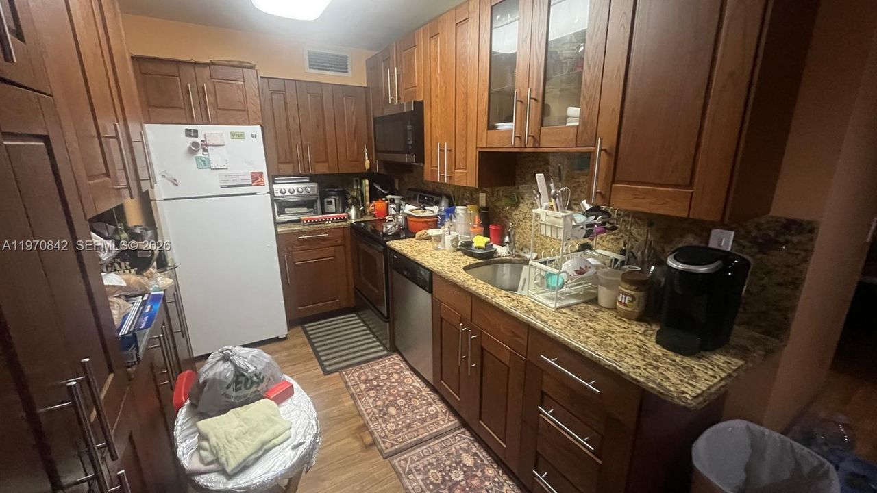 For Sale: $185,000 (2 beds, 2 baths, 1012 Square Feet)