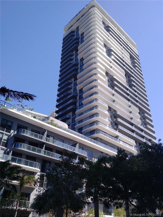 For Sale: $649,000 (2 beds, 2 baths, 864 Square Feet)