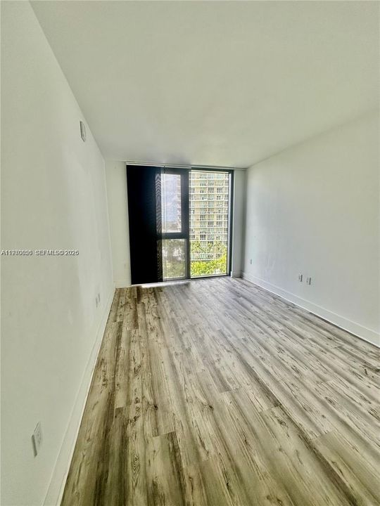 For Sale: $649,000 (2 beds, 2 baths, 864 Square Feet)