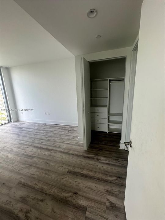 For Sale: $649,000 (2 beds, 2 baths, 864 Square Feet)