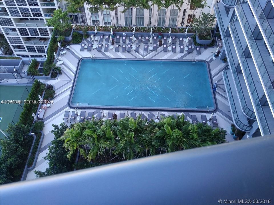 For Sale: $649,000 (2 beds, 2 baths, 864 Square Feet)