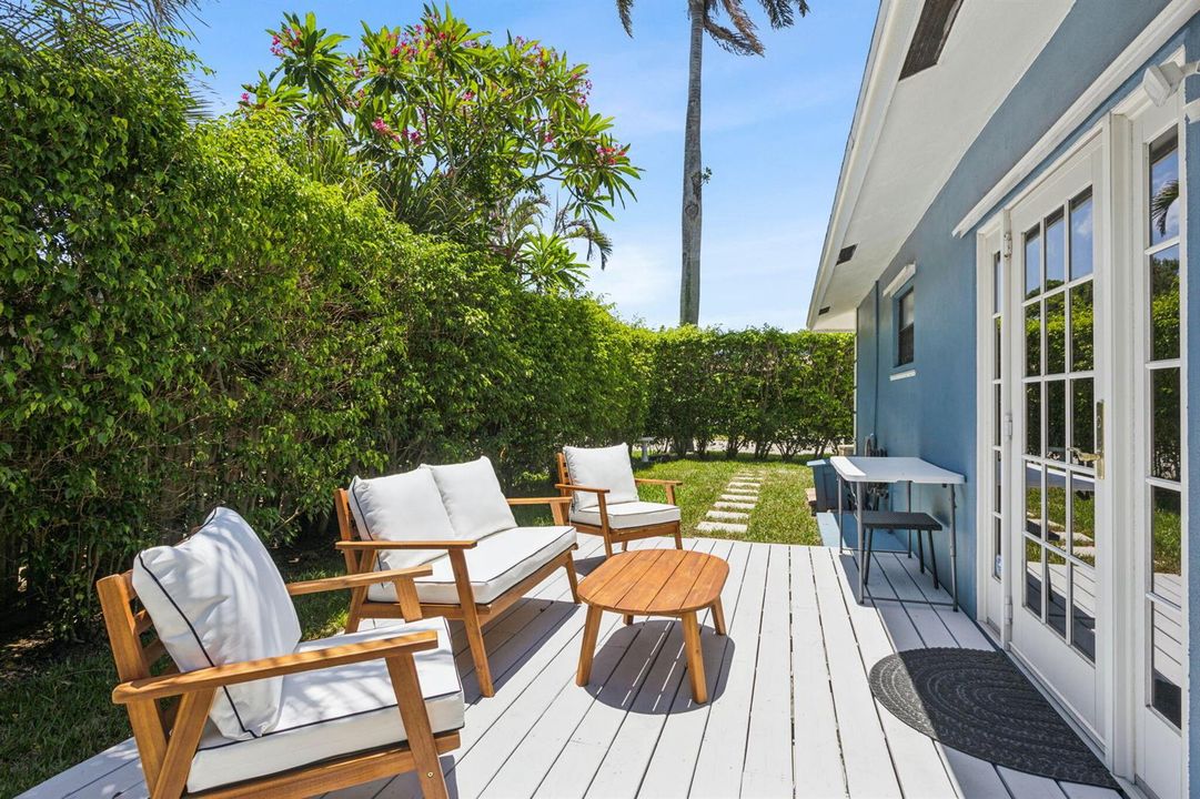 Delray outdoor