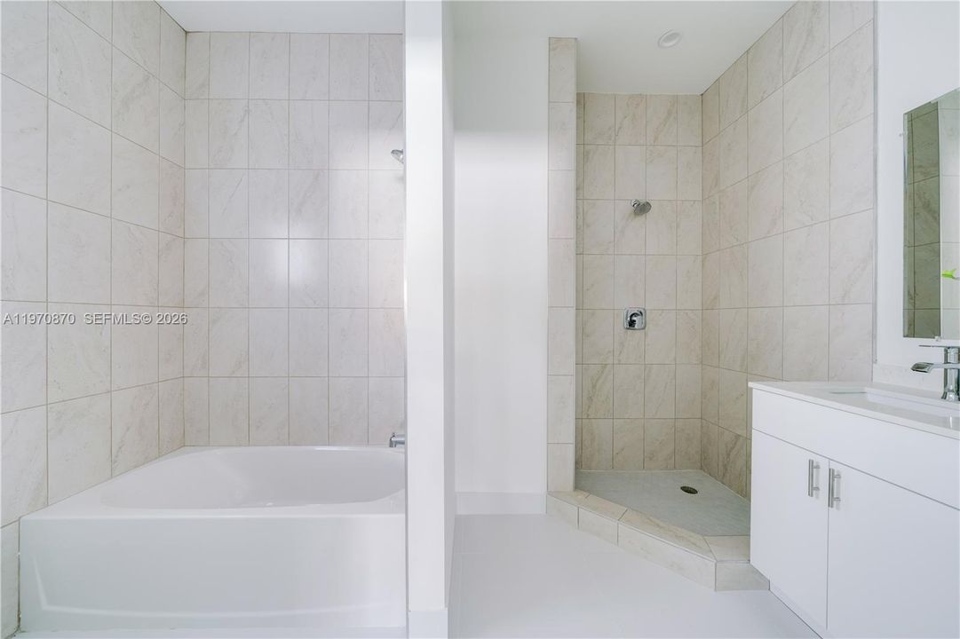 For Sale: $999,990 (5 beds, 3 baths, 1955 Square Feet)