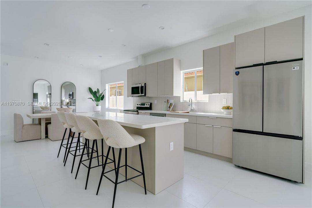 For Sale: $999,990 (5 beds, 3 baths, 1955 Square Feet)