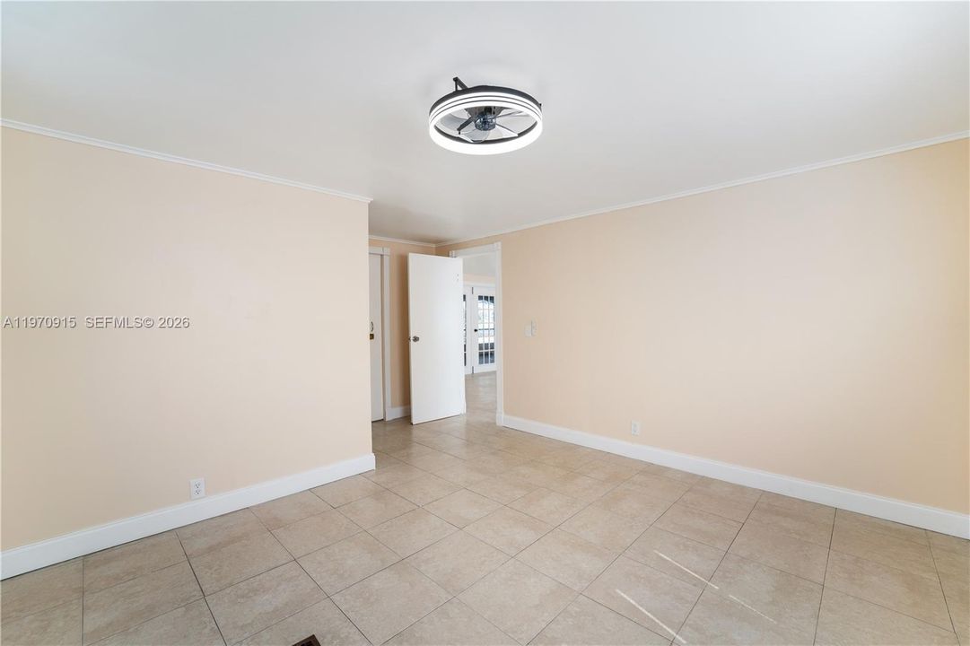 En Venta: $320,000 (3 camas, 2 baños, 1859 Pies cuadrados)