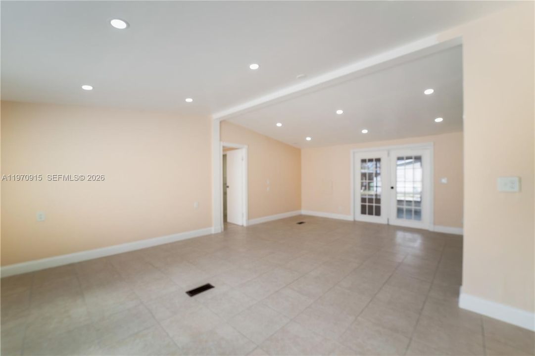 En Venta: $320,000 (3 camas, 2 baños, 1859 Pies cuadrados)