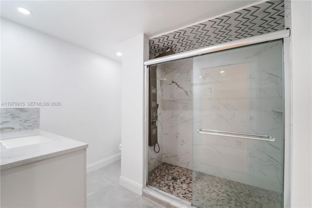 En Venta: $320,000 (3 camas, 2 baños, 1859 Pies cuadrados)