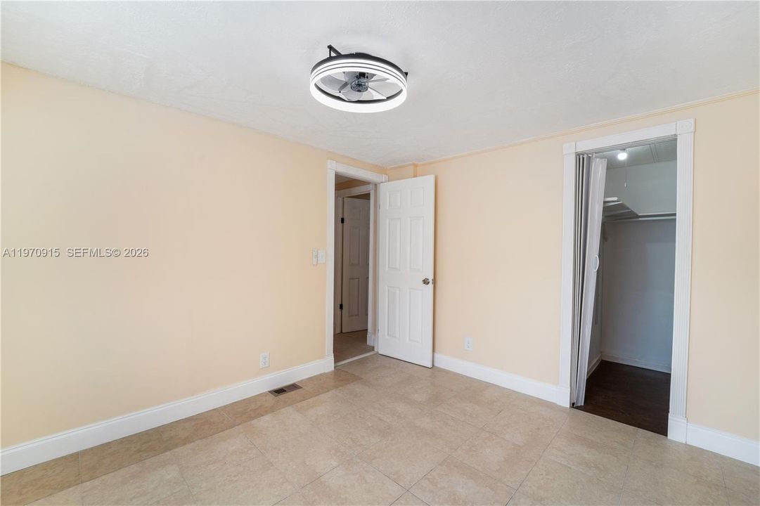 En Venta: $320,000 (3 camas, 2 baños, 1859 Pies cuadrados)