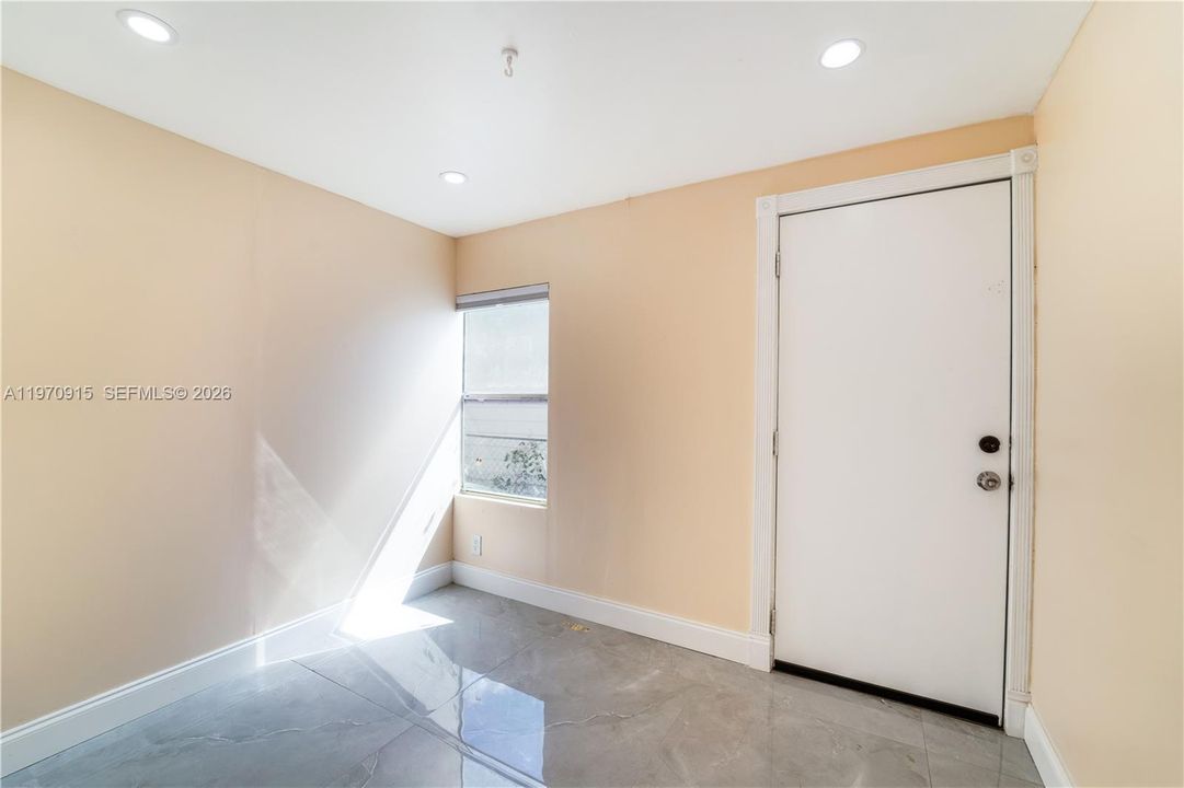 En Venta: $320,000 (3 camas, 2 baños, 1859 Pies cuadrados)