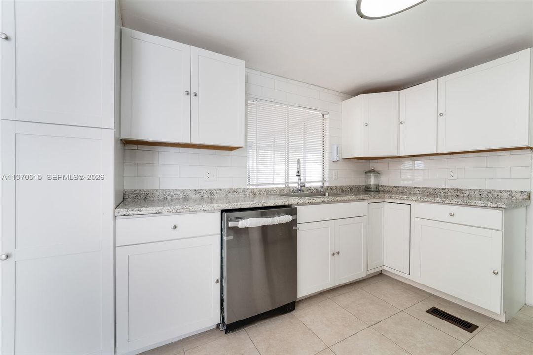 En Venta: $320,000 (3 camas, 2 baños, 1859 Pies cuadrados)