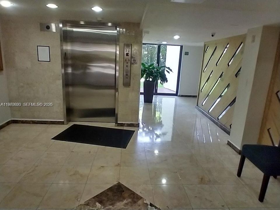 For Sale: $207,500 (1 beds, 1 baths, 767 Square Feet)
