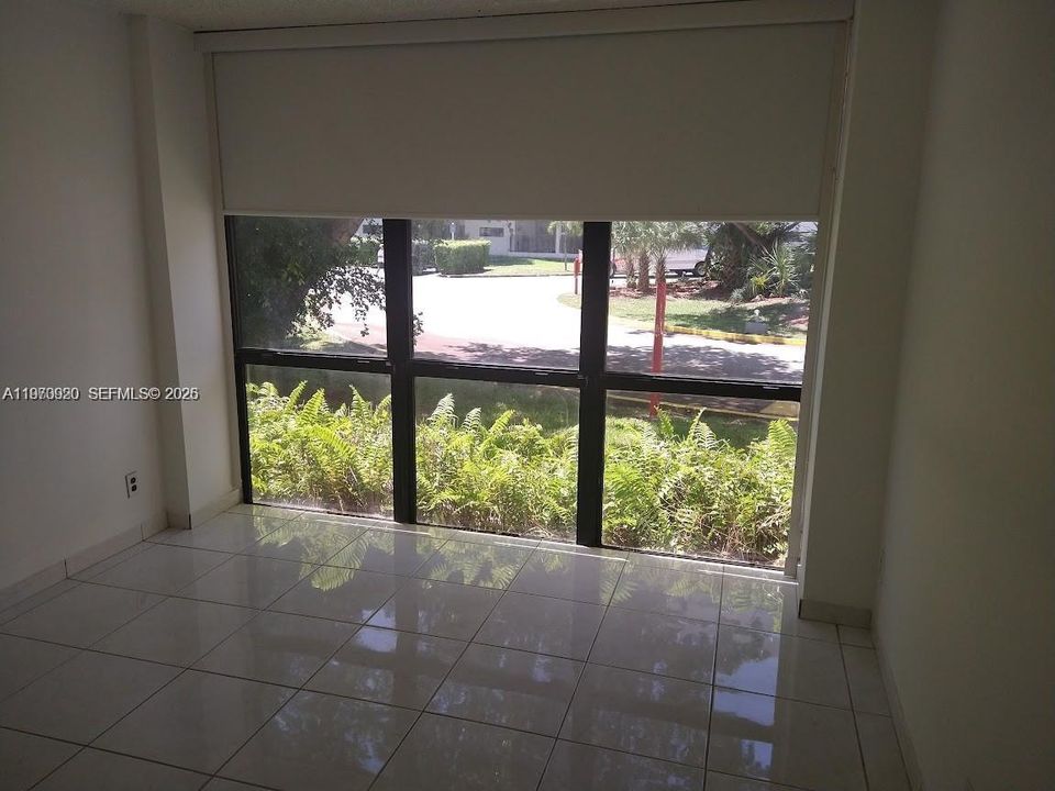 For Sale: $207,500 (1 beds, 1 baths, 767 Square Feet)