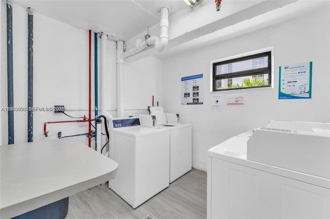 For Sale: $207,500 (1 beds, 1 baths, 767 Square Feet)
