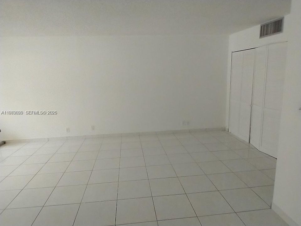 For Sale: $207,500 (1 beds, 1 baths, 767 Square Feet)