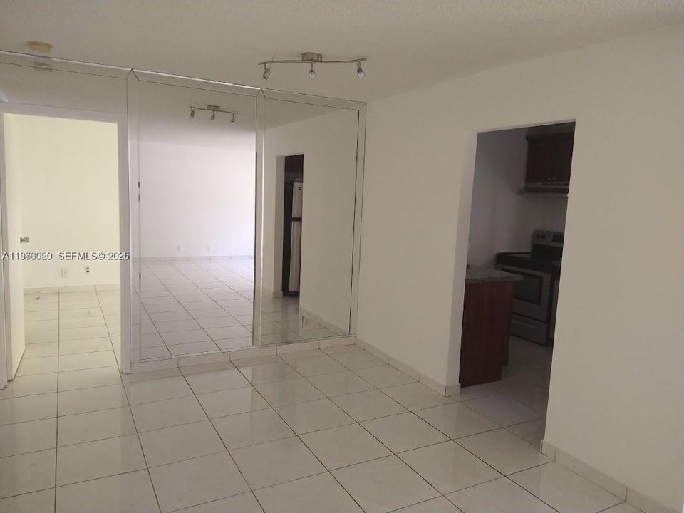 For Sale: $207,500 (1 beds, 1 baths, 767 Square Feet)