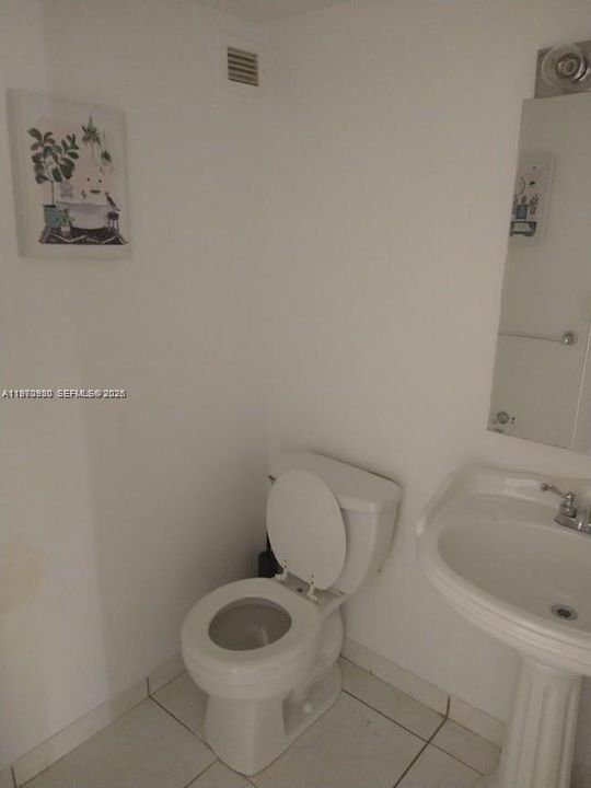 For Sale: $207,500 (1 beds, 1 baths, 767 Square Feet)