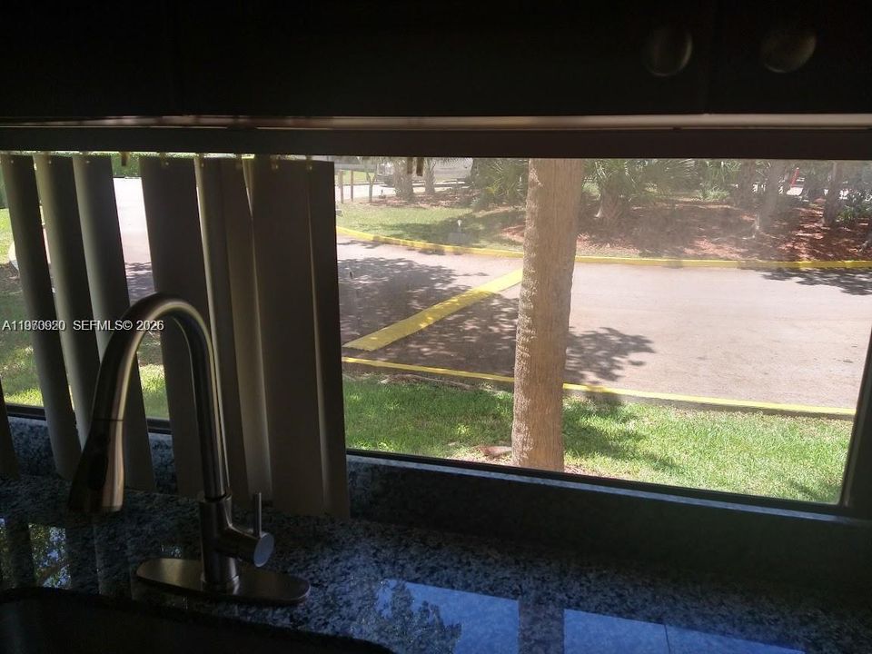 For Sale: $207,500 (1 beds, 1 baths, 767 Square Feet)