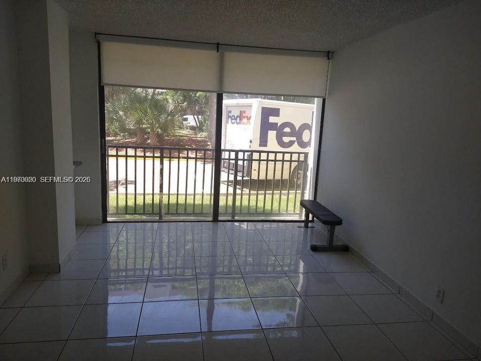 For Sale: $207,500 (1 beds, 1 baths, 767 Square Feet)