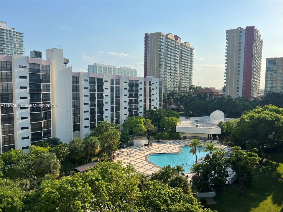 For Sale: $207,500 (1 beds, 1 baths, 767 Square Feet)