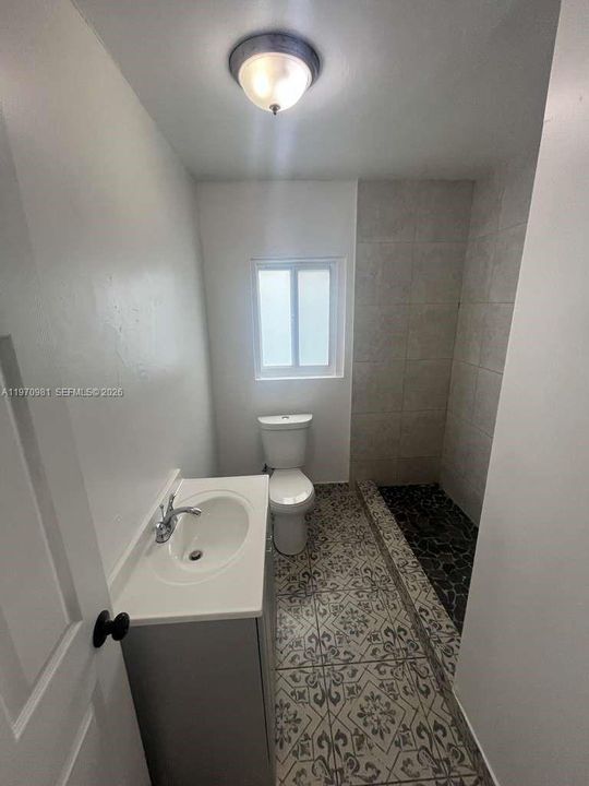 Под контрактом: $2,600 (3 спален, 1 ванн, 4724 Квадратных фут)