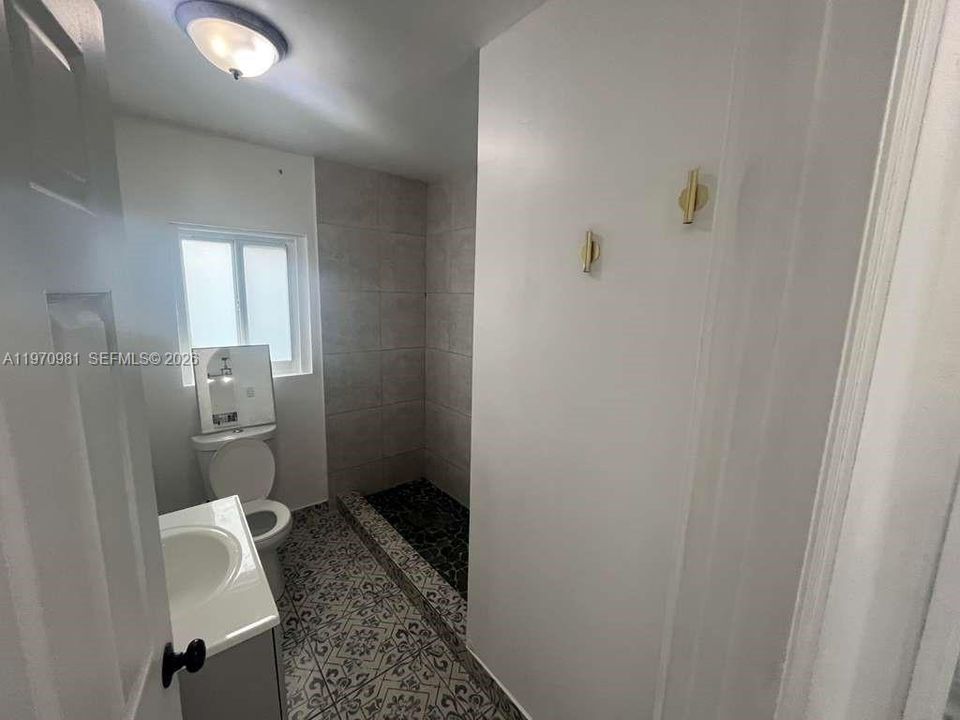 Под контрактом: $2,600 (3 спален, 1 ванн, 4724 Квадратных фут)